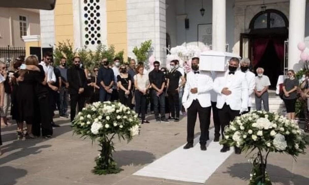 Θρήνος: Ράγισαν καρδιές στην κηδεία της 7χρονης Αναστασίας